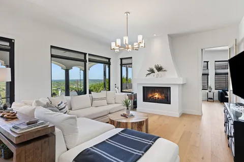 $1,275,000 | 401 Rogart Drive, Spicewood, TX 78669