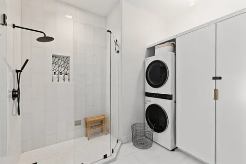 $1,275,000 | 401 Rogart Drive, Spicewood, TX 78669