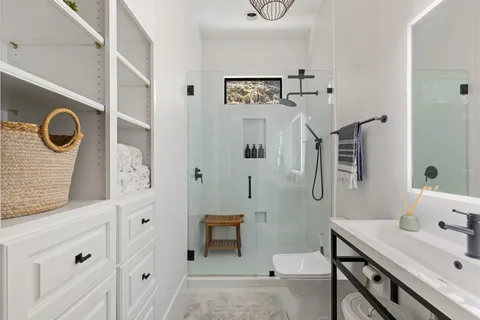 $1,275,000 | 401 Rogart Drive, Spicewood, TX 78669