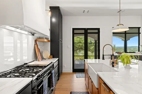 $1,275,000 | 401 Rogart Drive, Spicewood, TX 78669