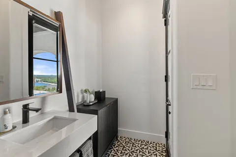 $1,275,000 | 401 Rogart Drive, Spicewood, TX 78669