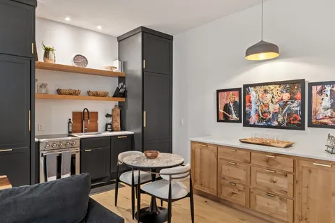 $1,275,000 | 401 Rogart Drive, Spicewood, TX 78669