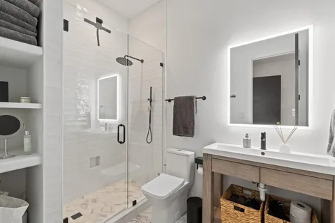 $1,275,000 | 401 Rogart Drive, Spicewood, TX 78669