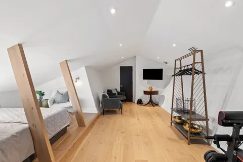 $1,275,000 | 401 Rogart Drive, Spicewood, TX 78669