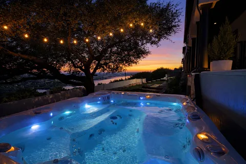 $1,275,000 | 401 Rogart Drive, Spicewood, TX 78669