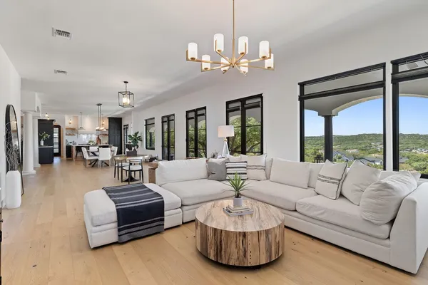 $1,275,000 | 401 Rogart Drive, Spicewood, TX 78669
