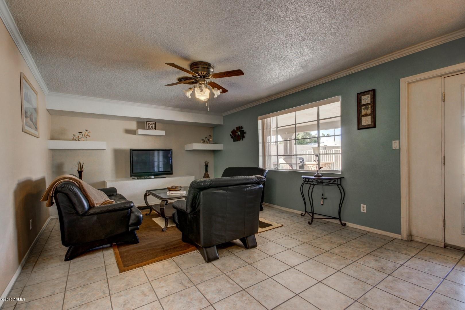 2326 East Cactus Road Phoenix, AZ 85022 - Photo 5 of 27 Family Room