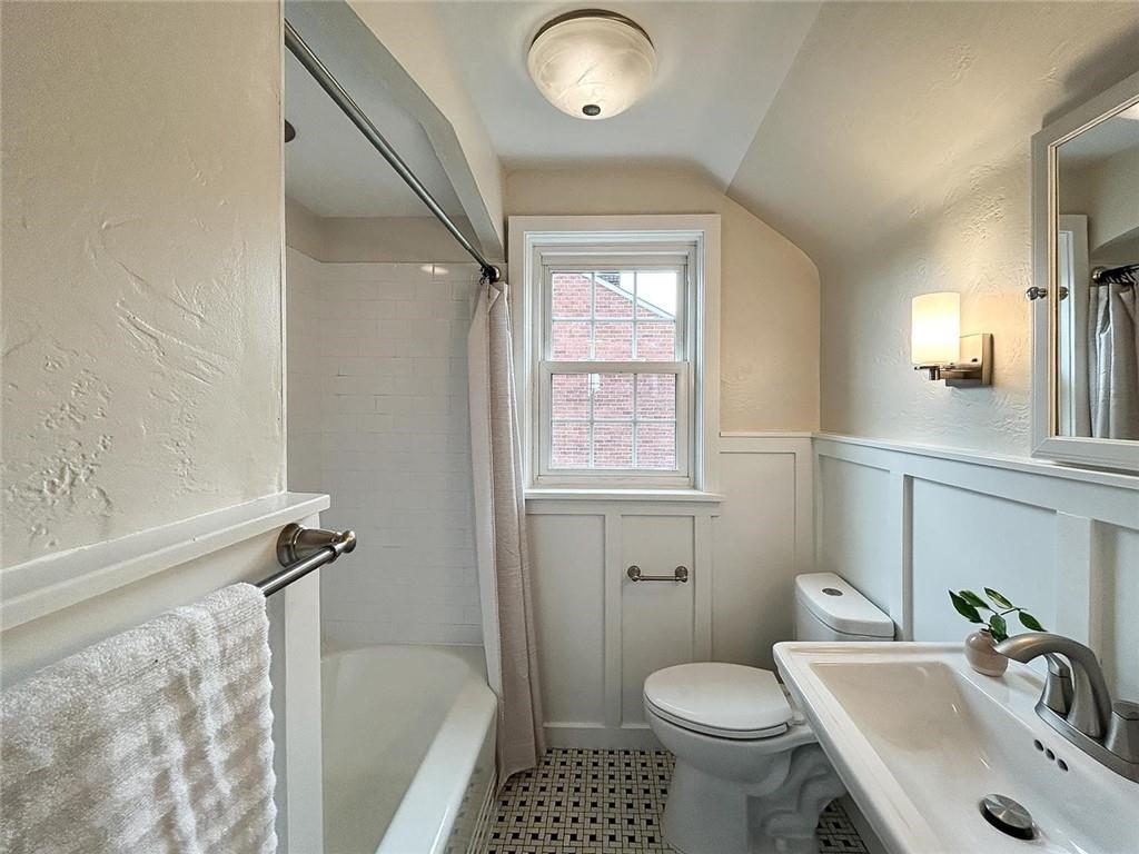 835 Geyer Road Pittsburgh, PA 15212 - Photo 10 of 25 Gallery Image 10
