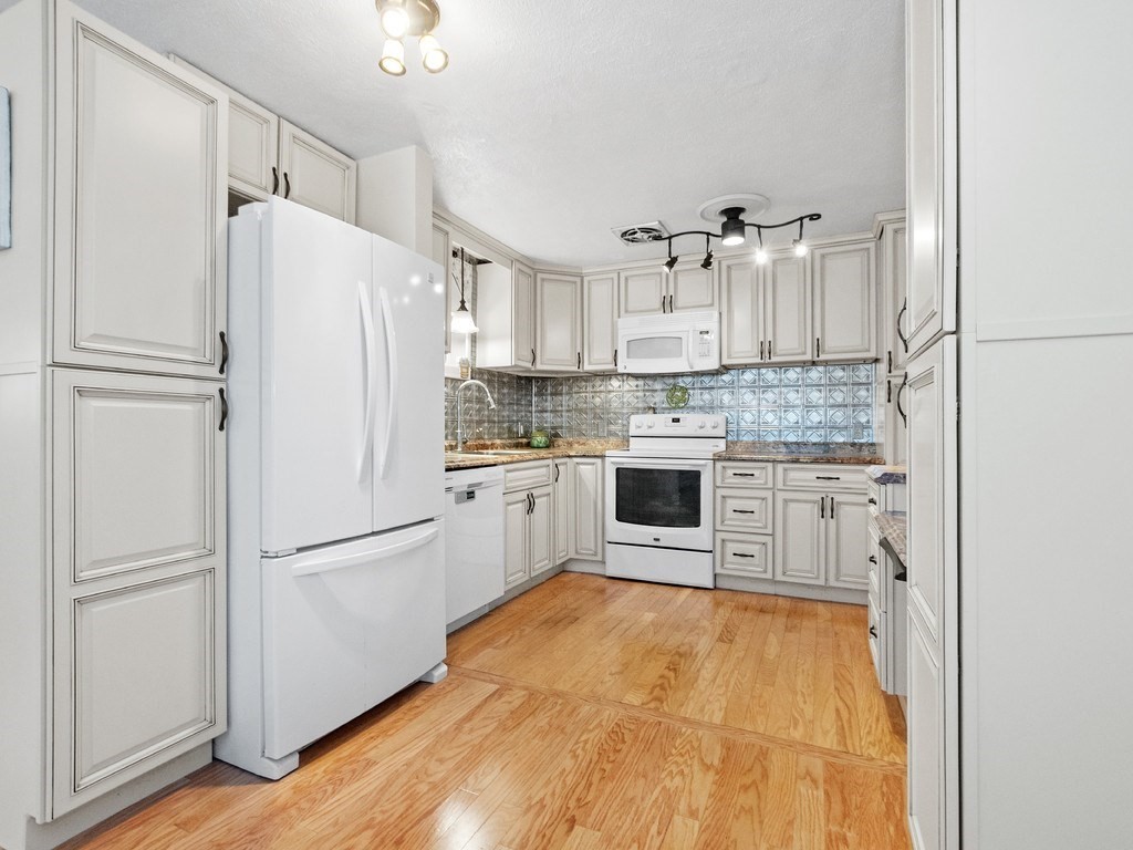 20 Whitman Road, Unit B1 Waltham, MA 02453 - Photo 5 of 33 Gallery Image 5