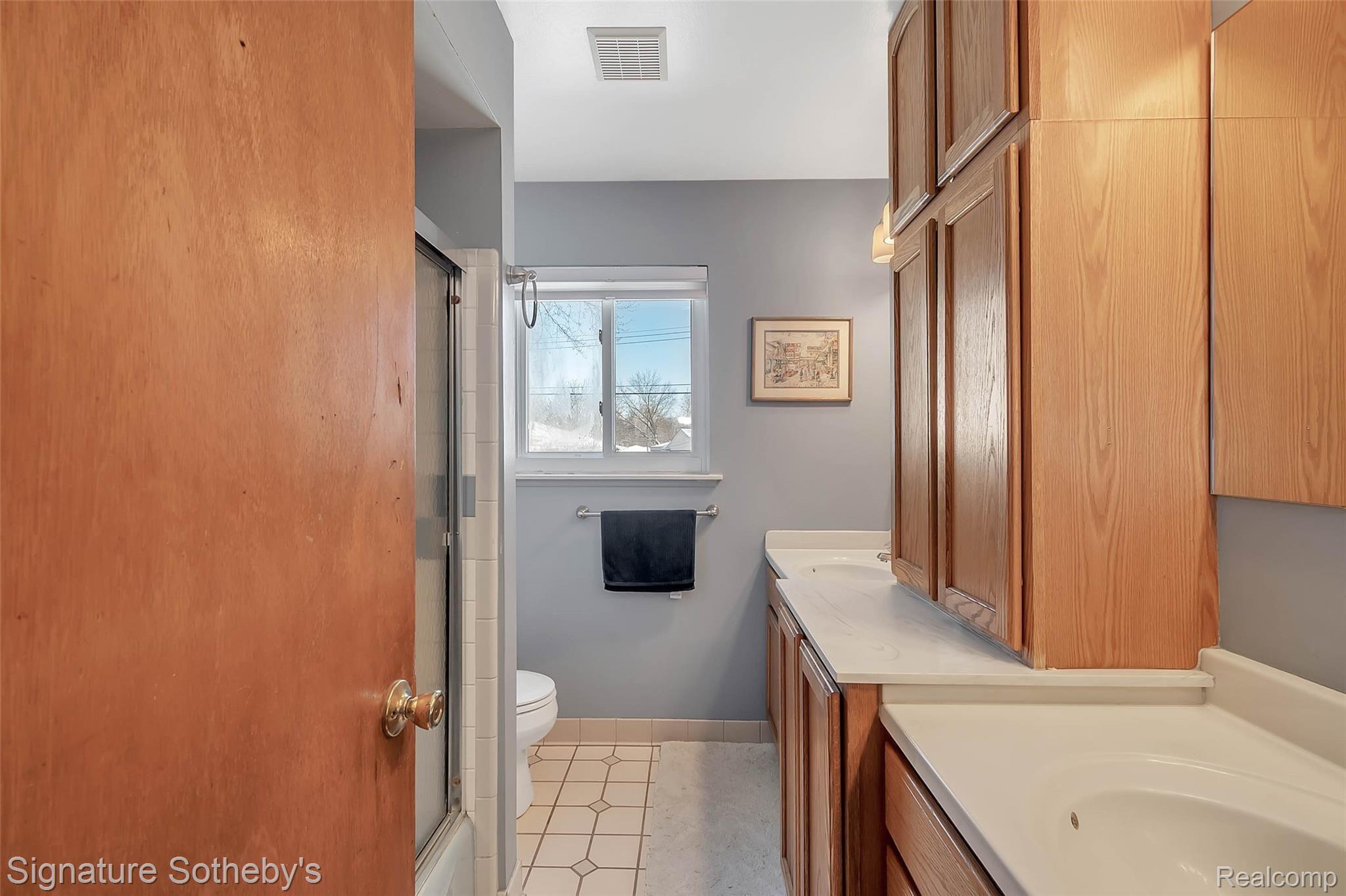 23048 Tuck Road Farmington, MI 48336 - Photo 13 of 36 16-23048 Tuck Rd-WindowStill-Real-Estate-Photography-16.jpg