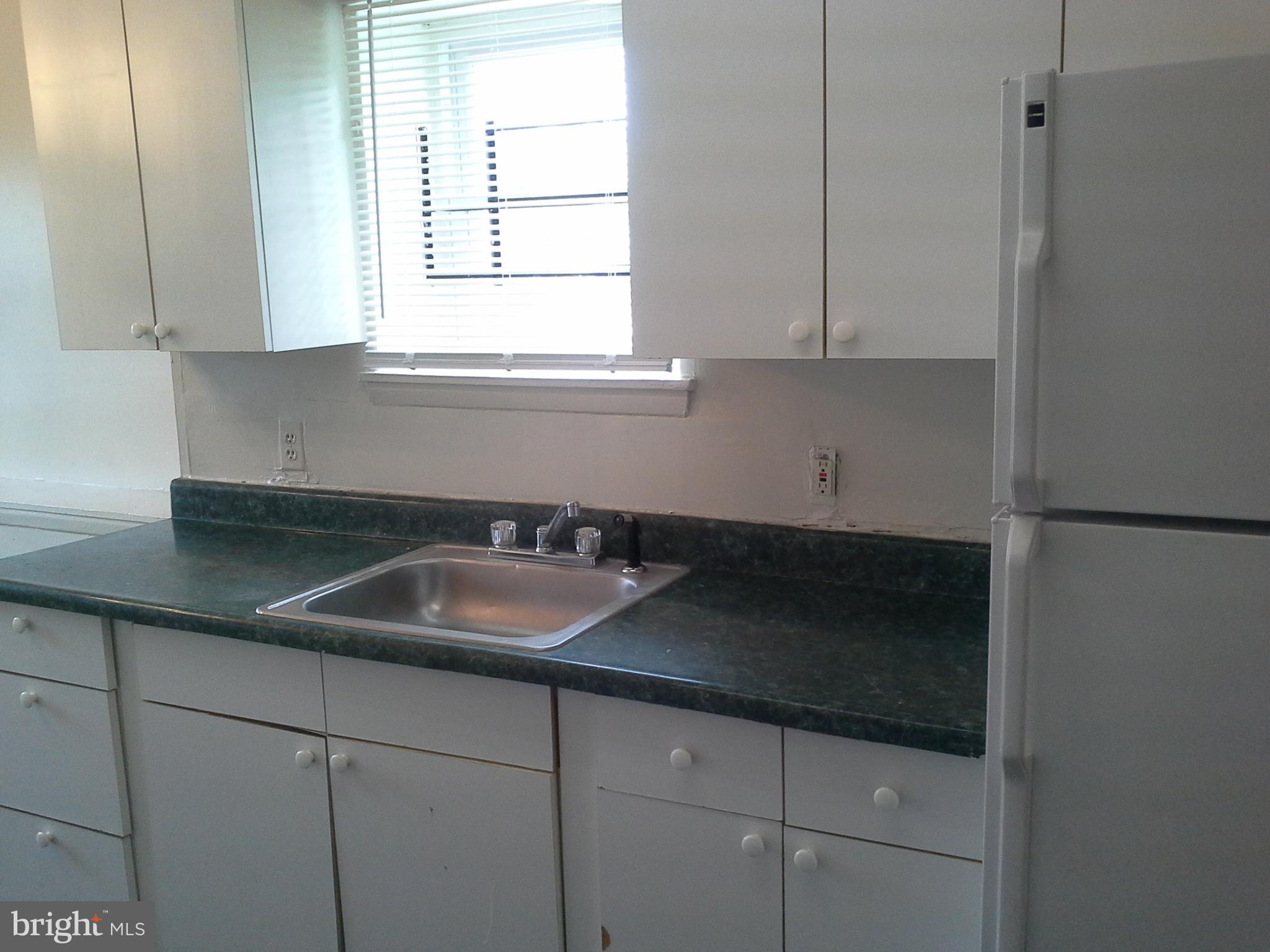 4209 Ridgewood Avenue Baltimore, MD 21215 - Photo 7 of 16