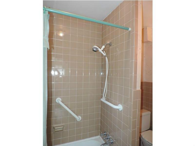 925 Hober Avenue McKees Rocks, PA 15136 - Photo 17 of 23 Full Bath. Second Floor Full Bath