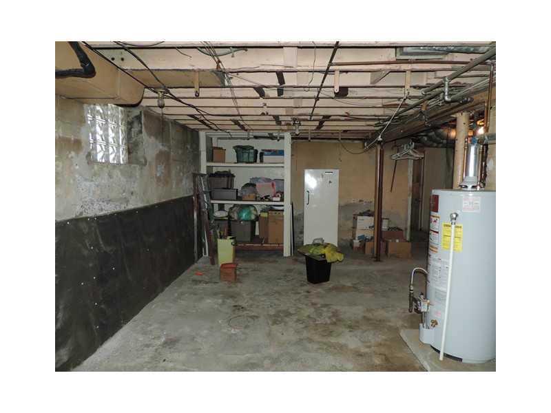 925 Hober Avenue McKees Rocks, PA 15136 - Photo 21 of 23 Basement/Game Room.