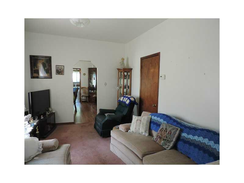 925 Hober Avenue McKees Rocks, PA 15136 - Photo 5 of 23 Living Room. First Floor Living Room