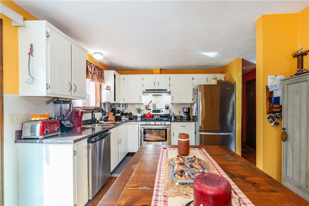 3222 Flat River Road Coventry, RI 02816 - Photo 11 of 38