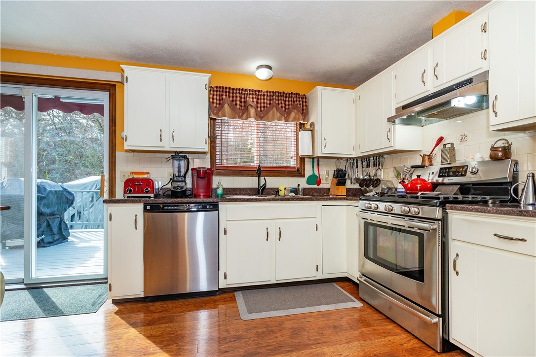 3222 Flat River Road Coventry, RI 02816 - Photo 8 of 38