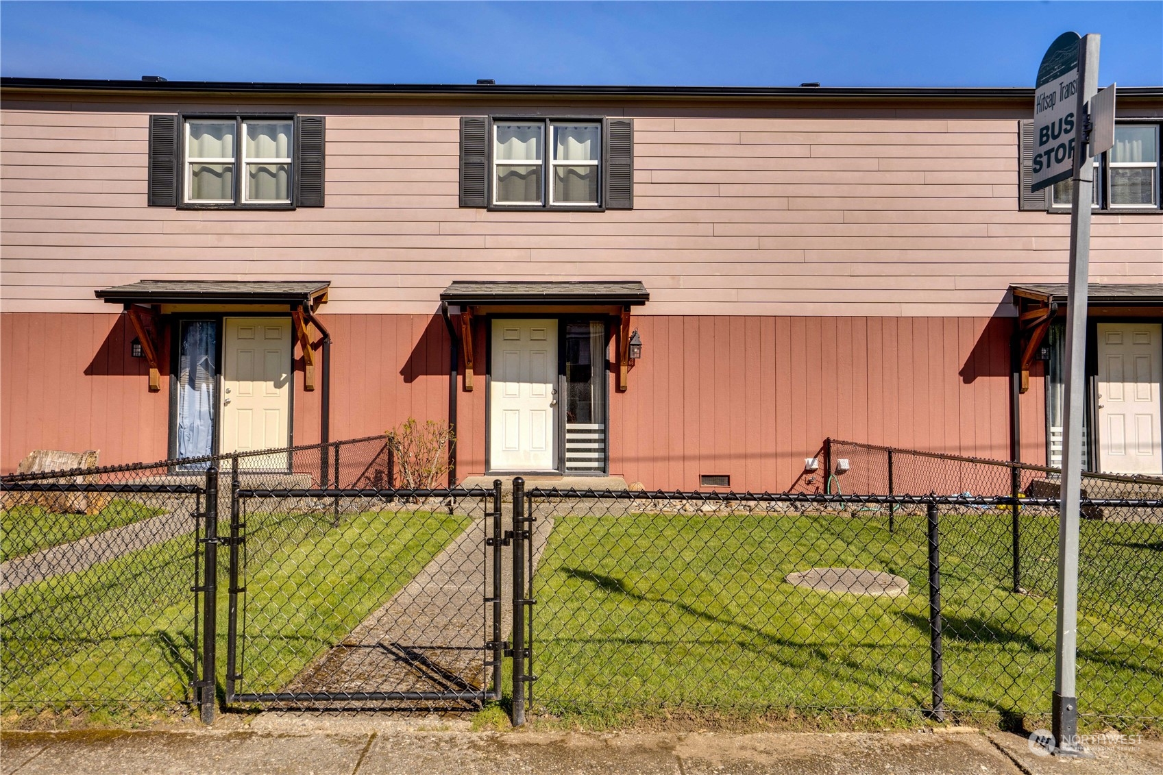 1146 Magnuson Way Bremerton, WA 98310 - Photo 2 of 31 Gallery Image 2