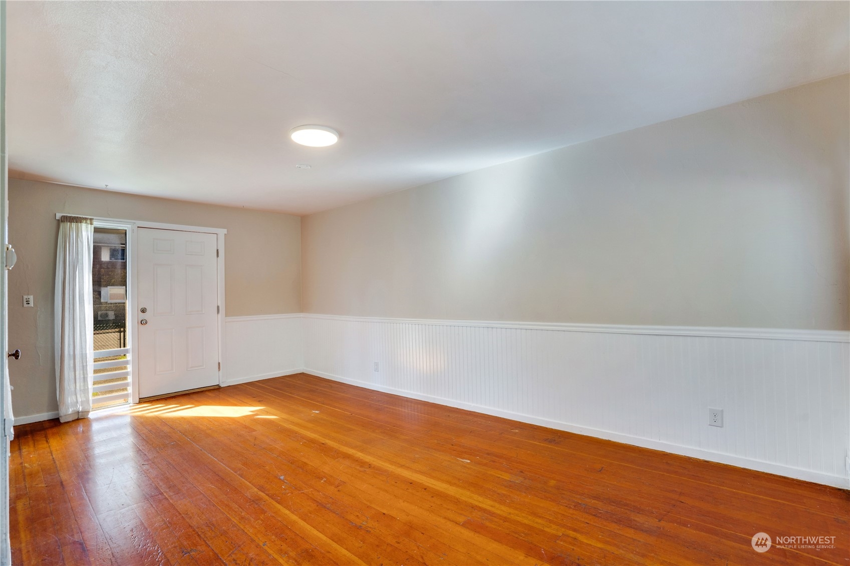 1146 Magnuson Way Bremerton, WA 98310 - Photo 4 of 31 Gallery Image 4