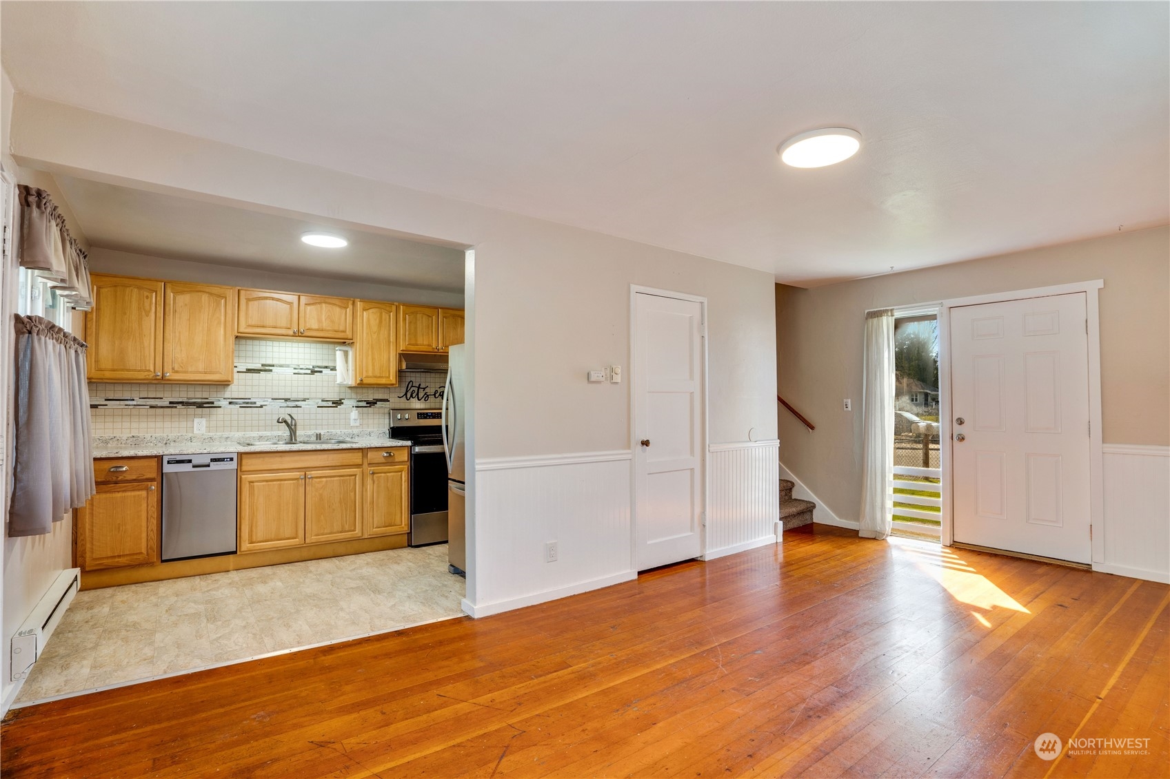 1146 Magnuson Way Bremerton, WA 98310 - Photo 5 of 31 Gallery Image 5