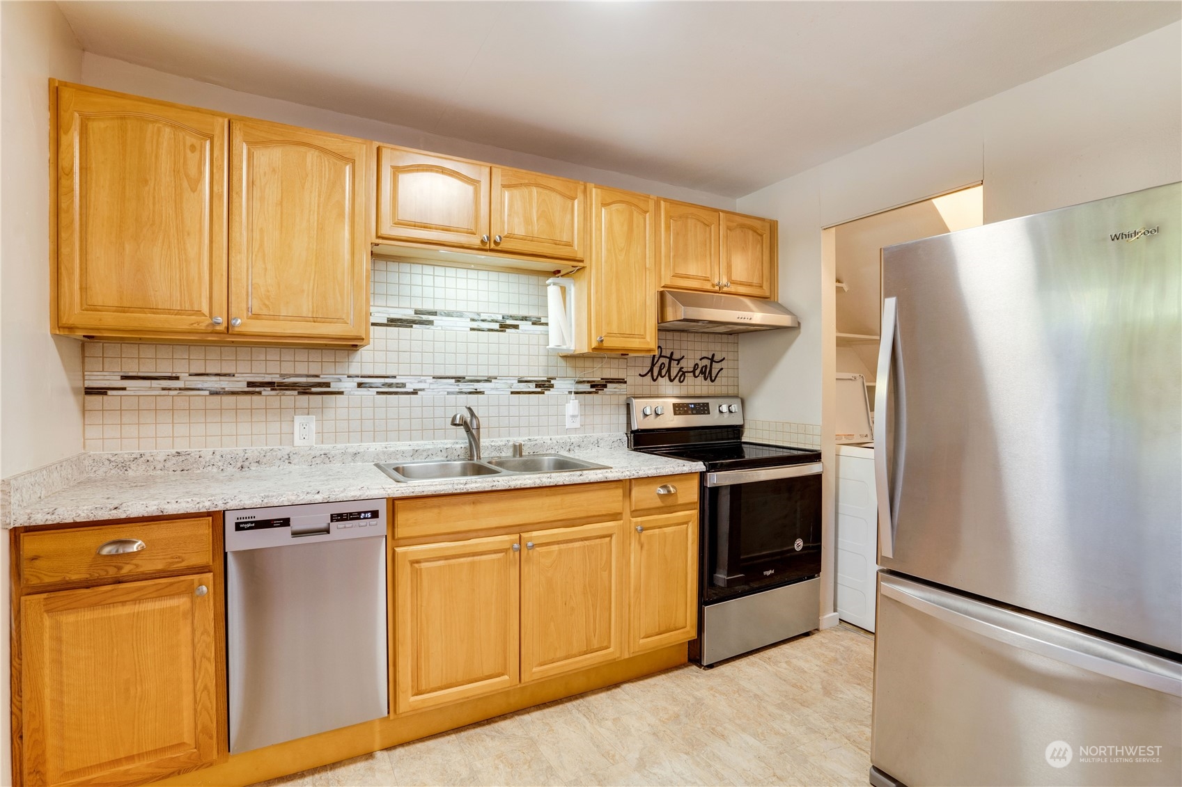1146 Magnuson Way Bremerton, WA 98310 - Photo 6 of 31 Gallery Image 6