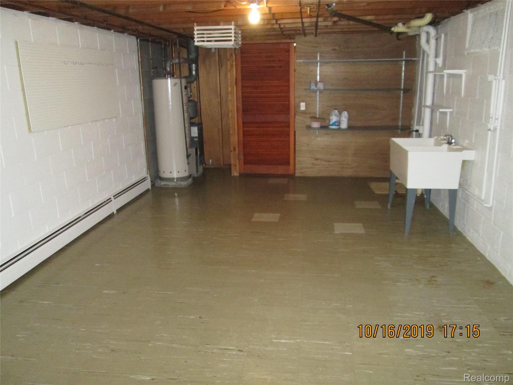 2485 Michigan Road Port Huron, MI 48060 - Photo 31 of 46 IMG_6821.JPG