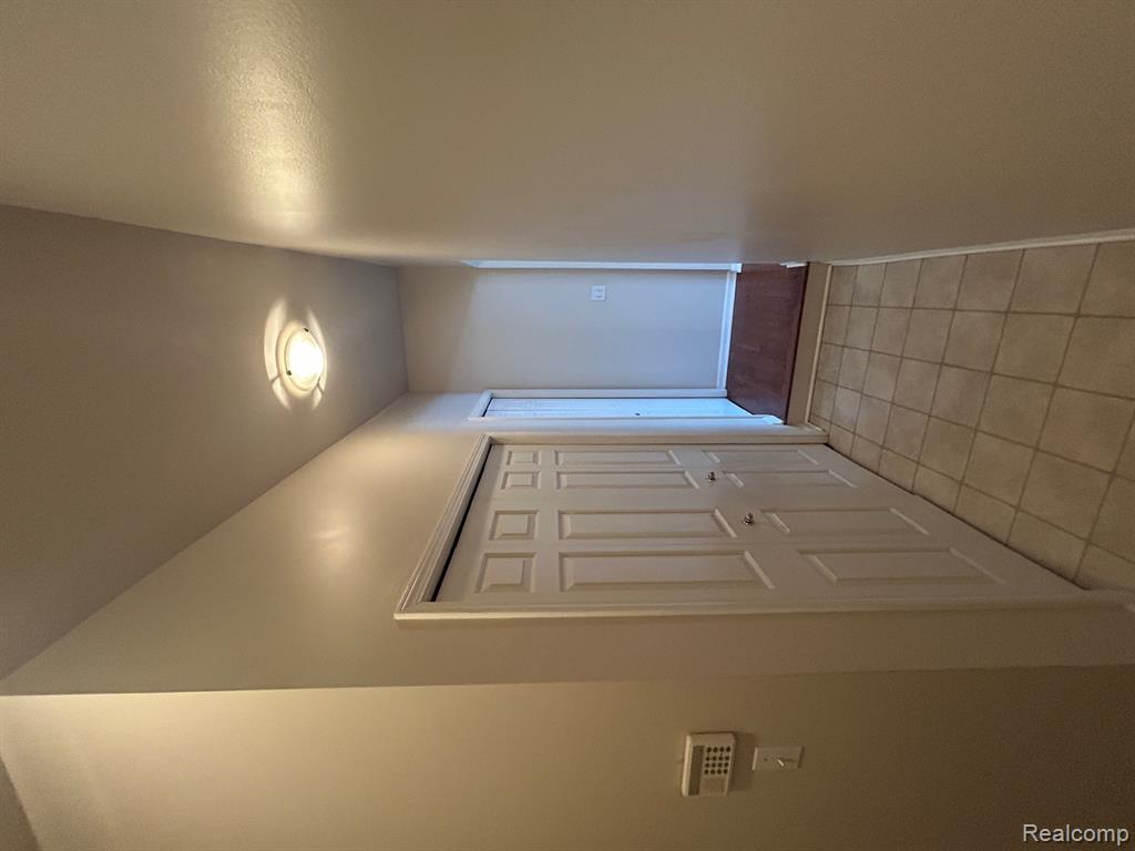3904 Kaeleaf Road Lake Orion, MI 48360 - Photo 24 of 66