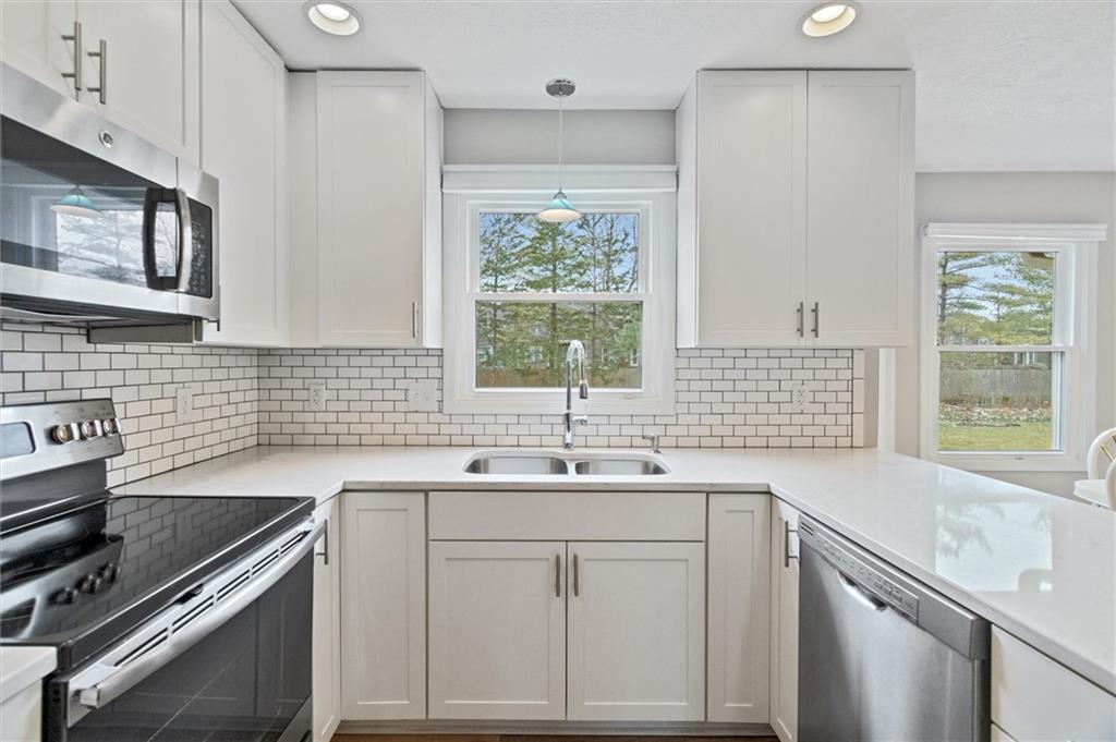 8740 Shagbark Road Indianapolis, IN 46260 - Photo 5 of 27 Gallery Image 5