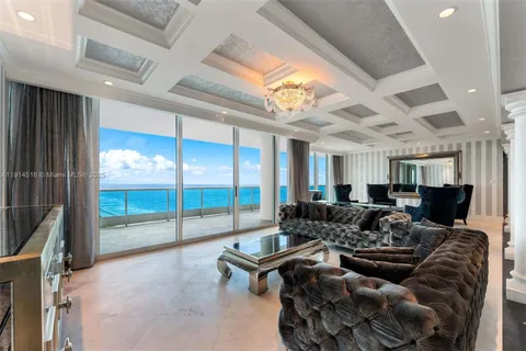 $6,495,000 | 5025 Collins Avenue, Unit PH1, Miami Beach, FL 33140