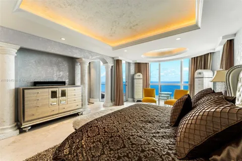 $6,495,000 | 5025 Collins Avenue, Unit PH1, Miami Beach, FL 33140