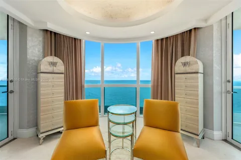 $6,495,000 | 5025 Collins Avenue, Unit PH1, Miami Beach, FL 33140