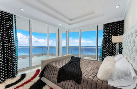 $6,495,000 | 5025 Collins Avenue, Unit PH1, Miami Beach, FL 33140