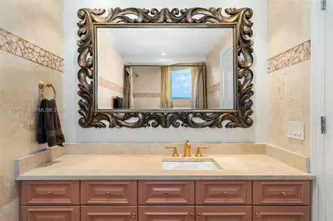 $5,999,000 | 5025 Collins Avenue, Unit PH1, Miami Beach, FL 33140