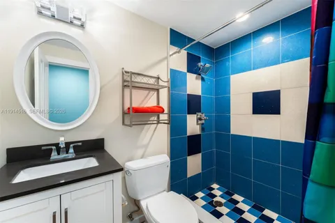 $5,999,000 | 5025 Collins Avenue, Unit PH1, Miami Beach, FL 33140
