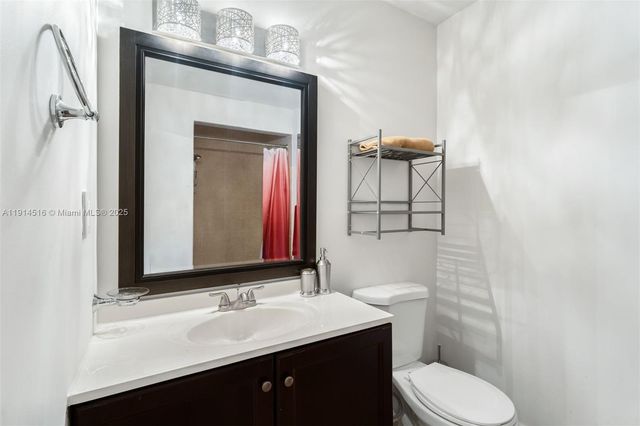 $6,495,000 | 5025 Collins Avenue, Unit PH1, Miami Beach, FL 33140