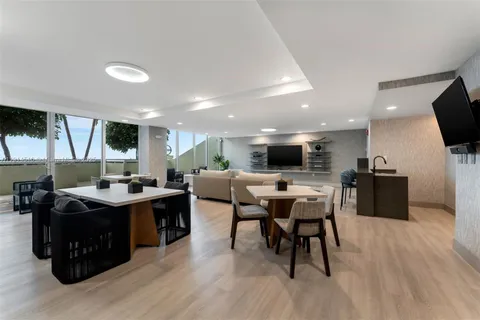 $6,495,000 | 5025 Collins Avenue, Unit PH1, Miami Beach, FL 33140