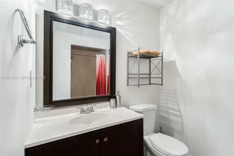 $5,999,000 | 5025 Collins Avenue, Unit PH1, Miami Beach, FL 33140