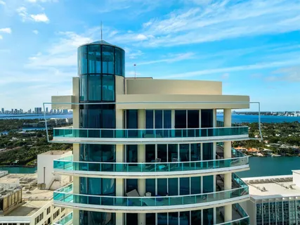 $6,495,000 | 5025 Collins Avenue, Unit PH1, Miami Beach, FL 33140