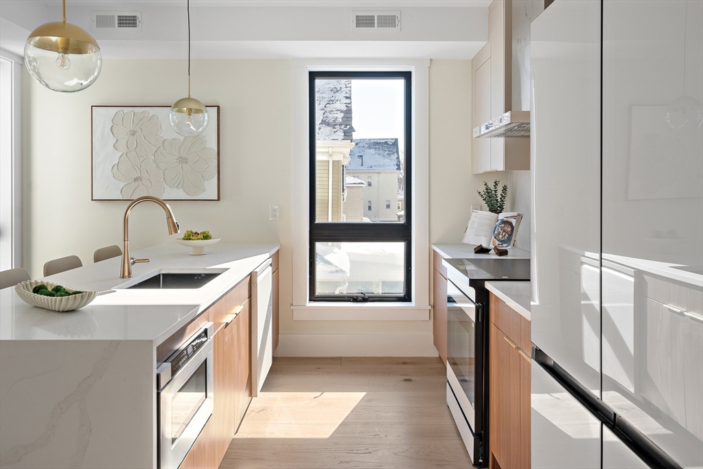 17 Holmes Street, Unit 3 Quincy, MA 02171 - Photo 2 of 20