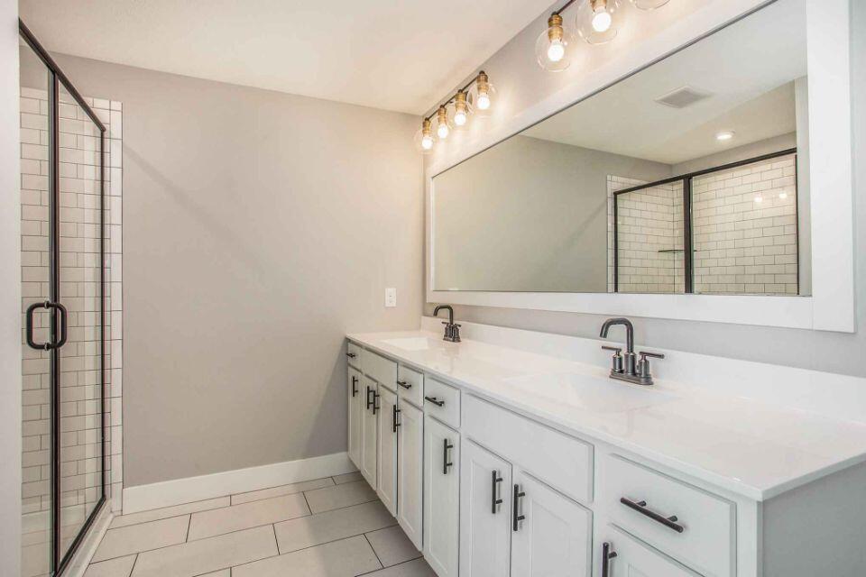 212 Jason Ridge Court Southwest Grand Rapids, MI 49534 - Photo 20 of 35 VLF022-T3390-Primary Bath2