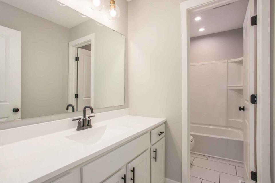 212 Jason Ridge Court Southwest Grand Rapids, MI 49534 - Photo 25 of 35 VLF022-T3390-Bath