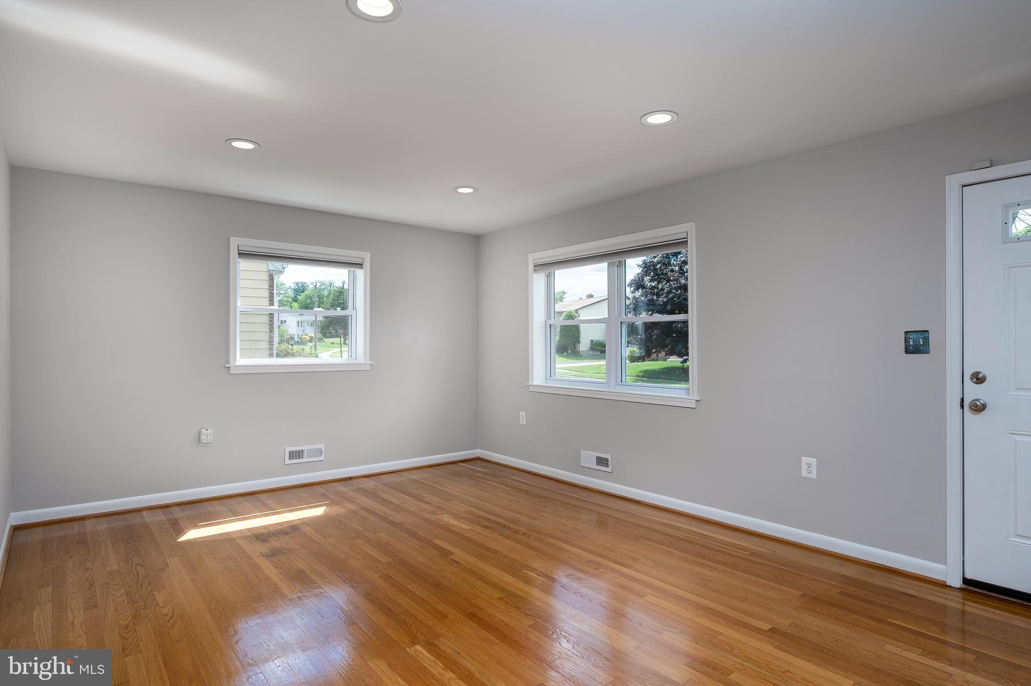 1202 Canberwell Road Baltimore, MD 21228 - Photo 6 of 43 Living Room (alt view)