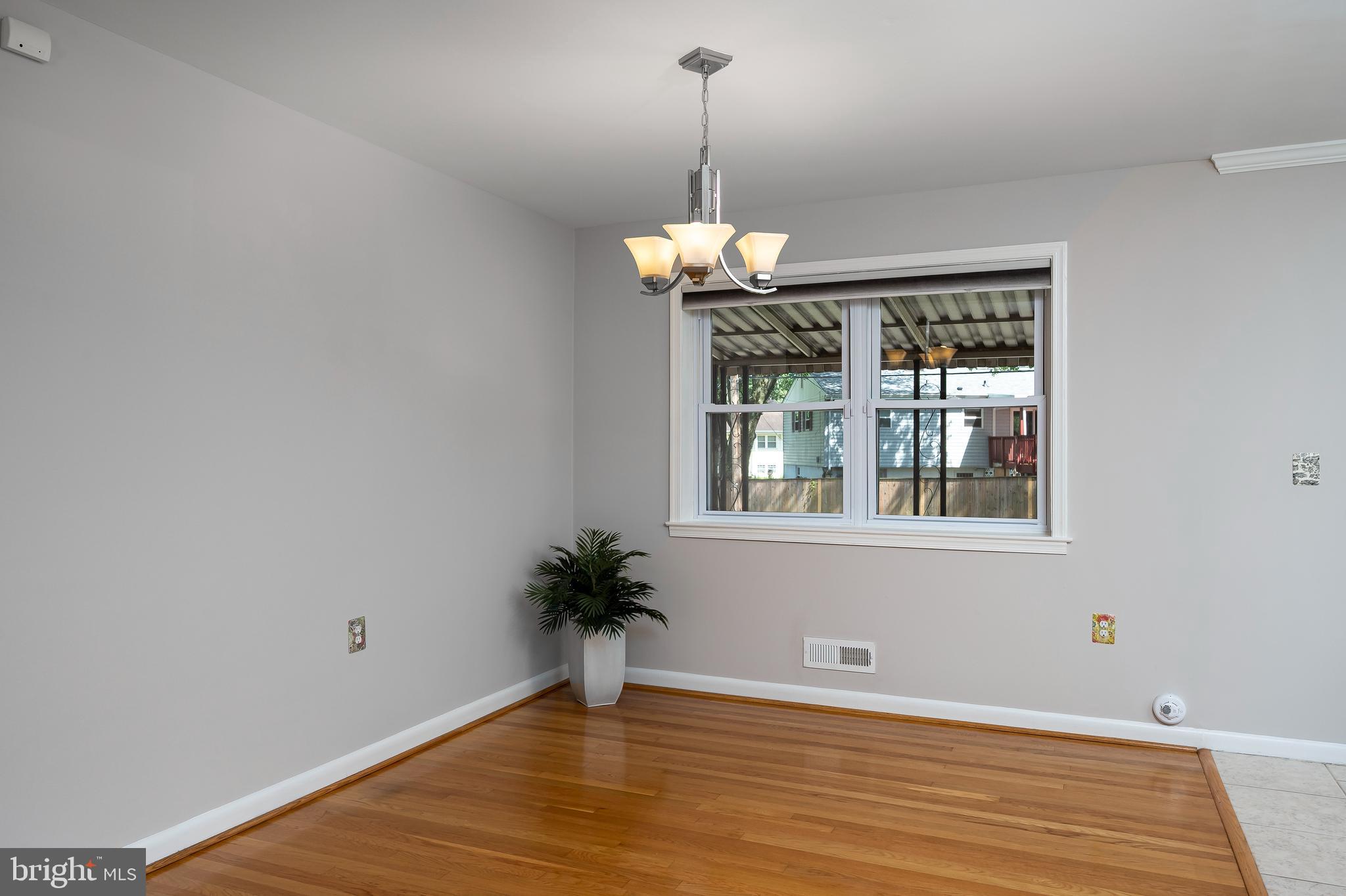 1202 Canberwell Road Baltimore, MD 21228 - Photo 7 of 43 Dining Area