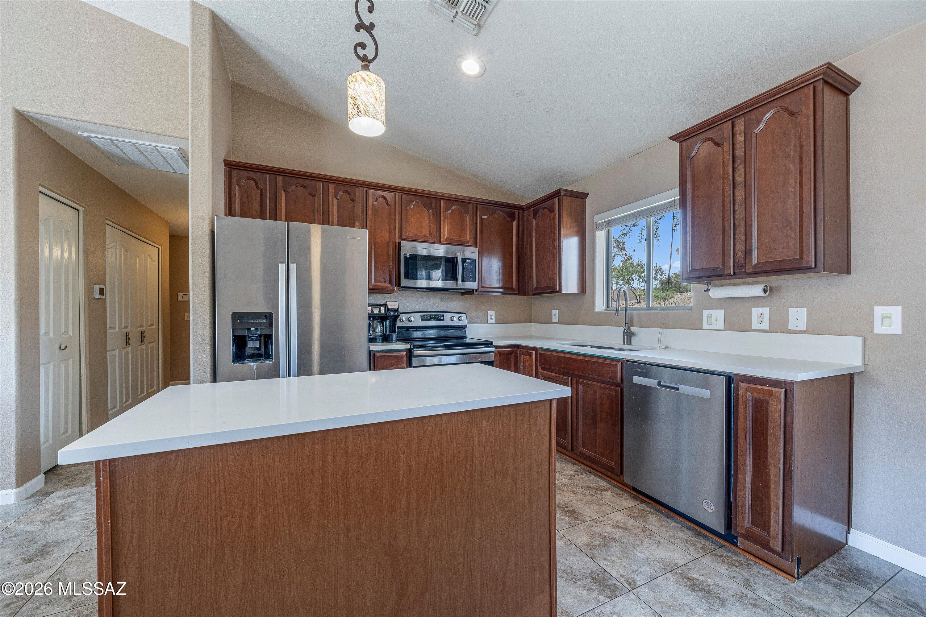 10790 South April Spring Place Vail, AZ 85641 - Photo 13 of 31 13-Kitchen