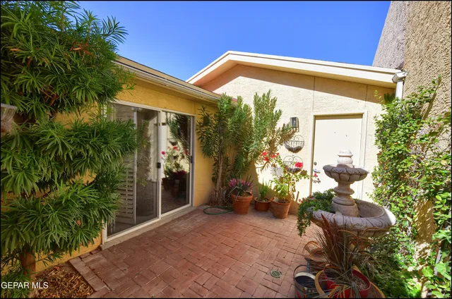 $287,900 | 6142 Los Robles Drive, El Paso, TX 79912