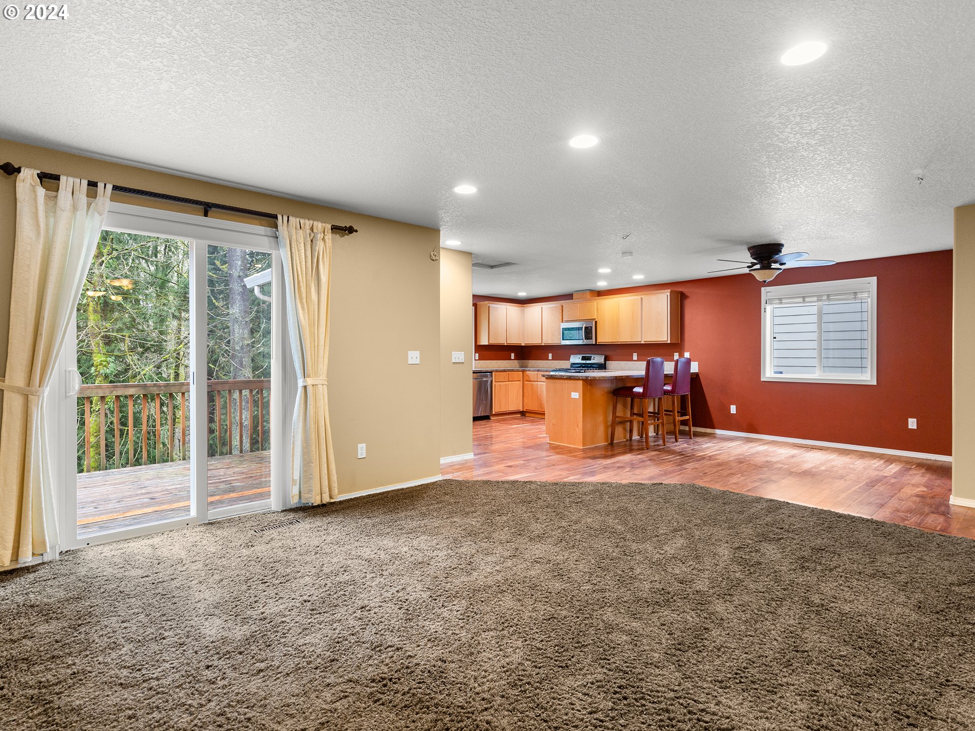 2931 South Cedar Ridge Drive Ridgefield, WA 98642 - Photo 3 of 22 a view of a livingroom with furniture wooden floor and a window