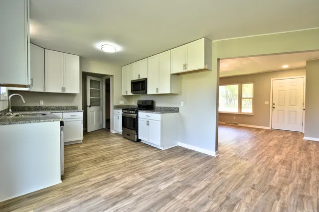 $239,900 | 1839 Kingston Drive, Saginaw, MI 48638