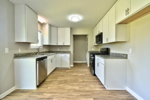 $218,900 | 1839 Kingston Drive, Saginaw, MI 48638