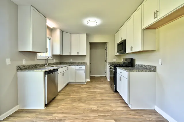 $239,900 | 1839 Kingston Drive, Saginaw, MI 48638