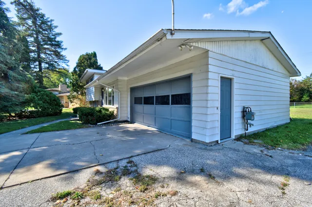 $239,900 | 1839 Kingston Drive, Saginaw, MI 48638