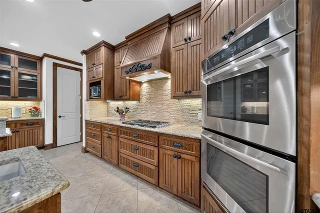 $1,395,000 | 14052 Pine Overlook Drive, Flint, TX 75762